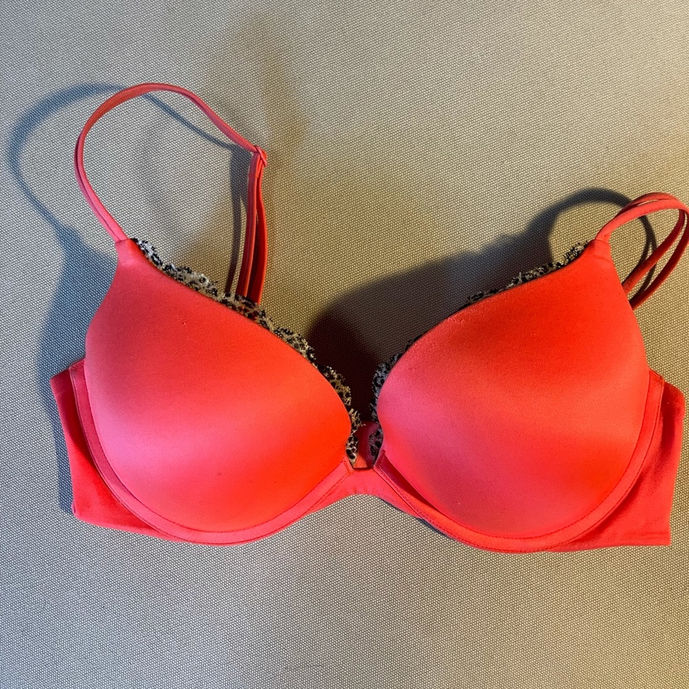 34D Victoria’s Secret Bra